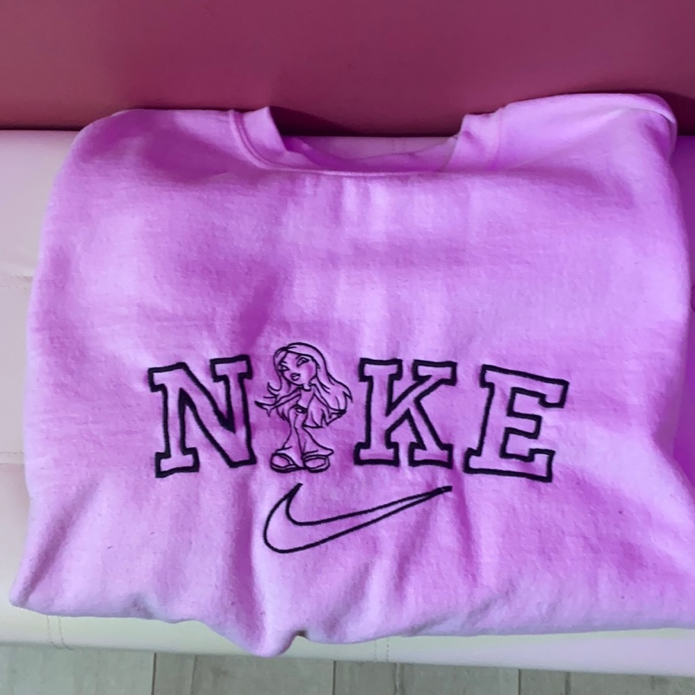 BRATZ/NIKE EMBROIDERY SIZE XL SWEATER LIGHT PINK